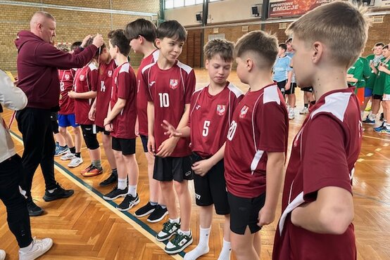 Zawody w piłce manualnej chłopców klas IV-VI